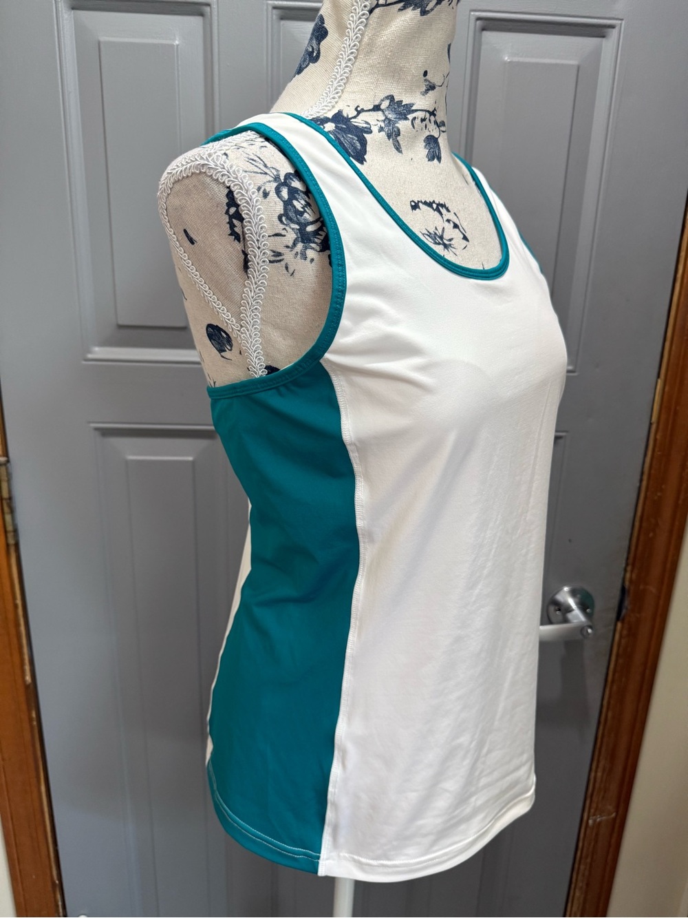 Fila- White and Teal Performance Tank Top - Women medium